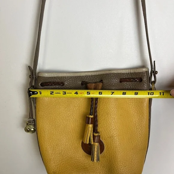 Vtg Dooney & Bourke AWL Teton Drawstring Crossbody Bucket Bag Palomino Yellow - Picture 7 of 15